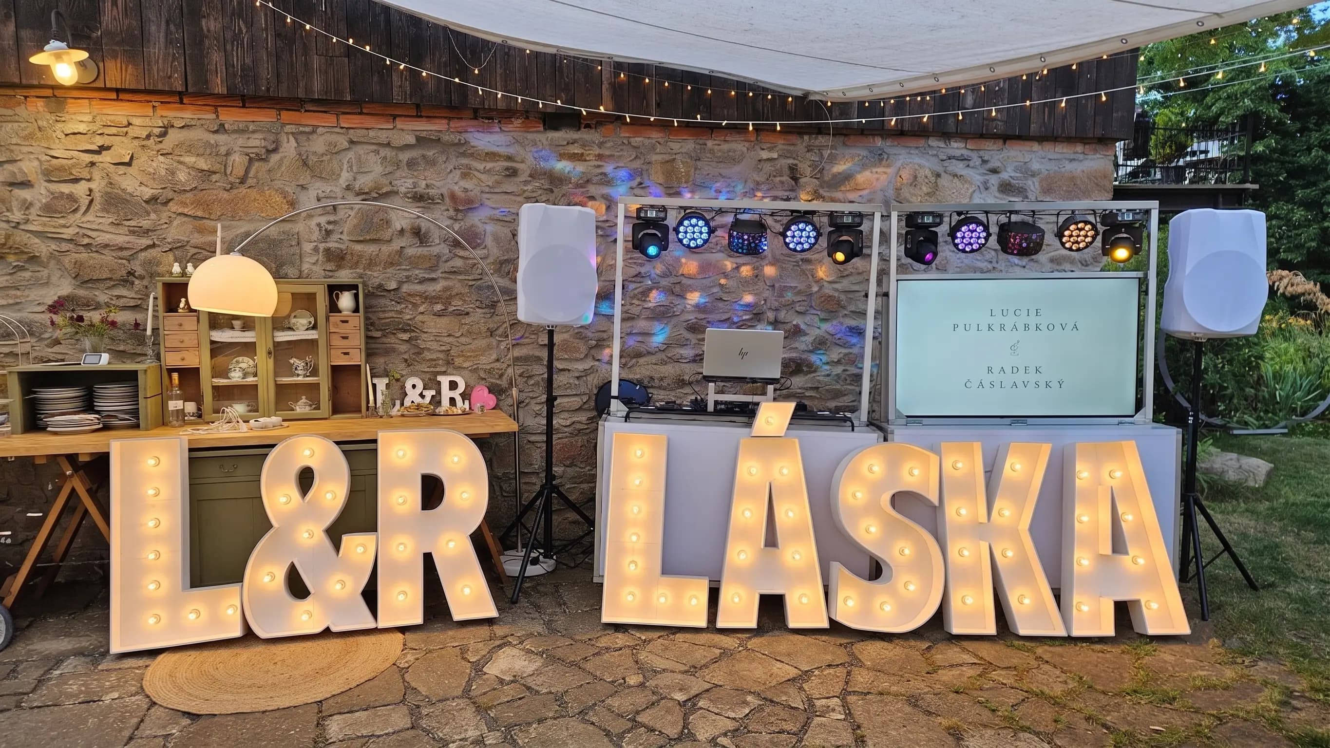 LED písmena LÁSKA